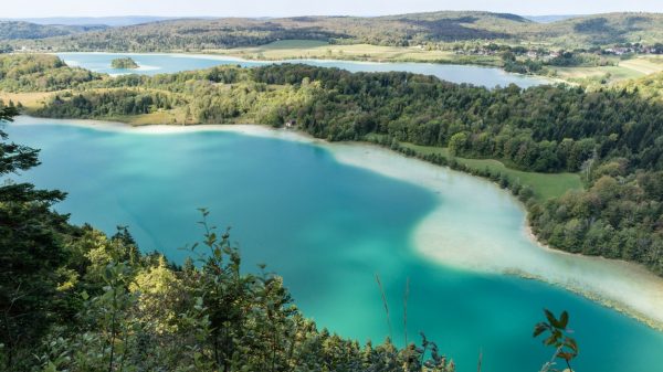A défaut de s'y baigner, on admire les 4 lacs à partir du belvédère