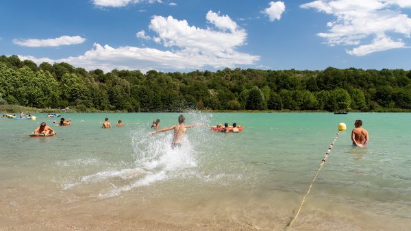 Baignade dans le lac de Virieu-le-Grand