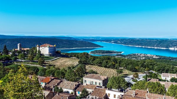 Aiguines, una ciudad cerca del lago de Sainte-Croix