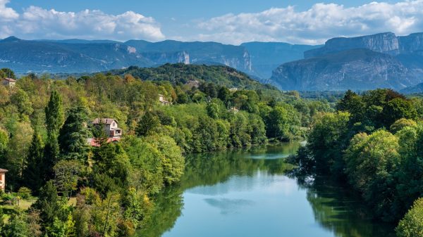 Hiking in St-Nazaire-en-Royan in the Isère countryside