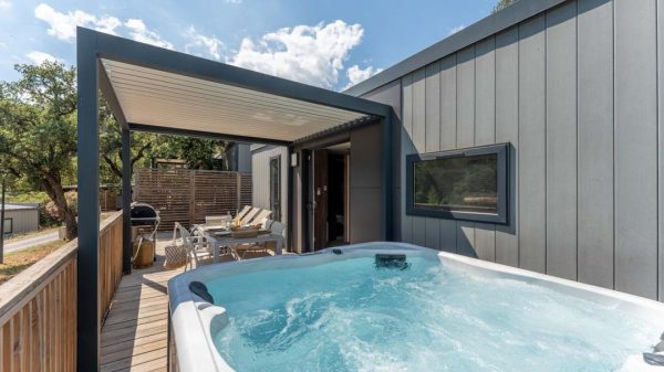 Der Whirlpool der Taos Premium-Reihe, 2 bis 4 Schlafzimmer