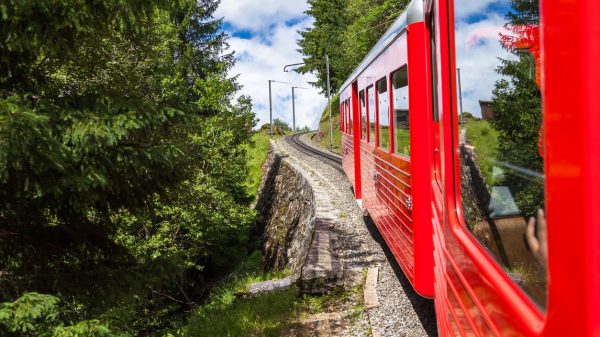 Die rote Bahn legt 5,1 Kilometer zwischen Chamonix-Mont-Blanc und Montenvers zurück