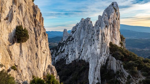 De prachtige Dentelles de Montmirail bij zonsopgang
