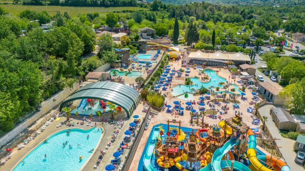 het waterpark van de camping