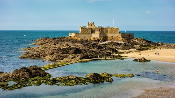 Fort National op het getijdeneiland Petit Be in Saint-Malo