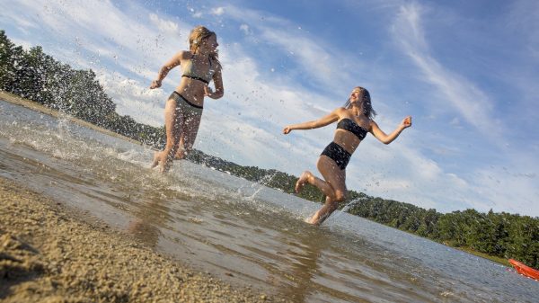 Baignade au Lac de Saint-Etienne-Cantalès