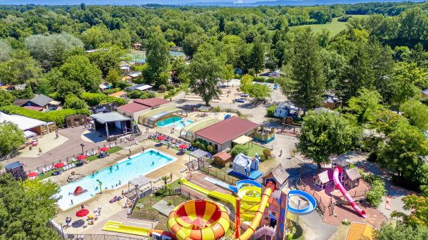 Luftaufnahme des Wasserparks 