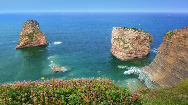 Las famosas rocas Deux Jumeaux vistas desde la finca de Abbadia 