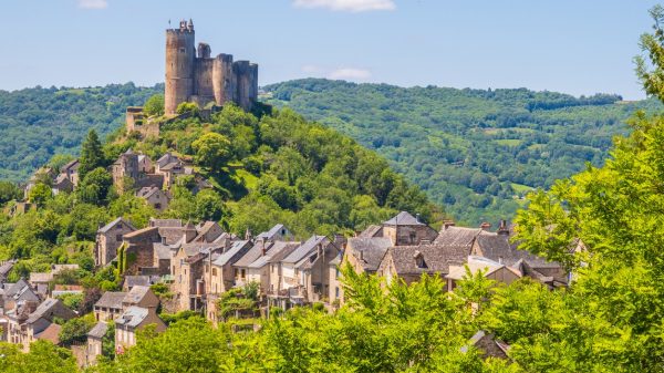 Het charmante dorpje Najac en zijn kasteel op de heuvel