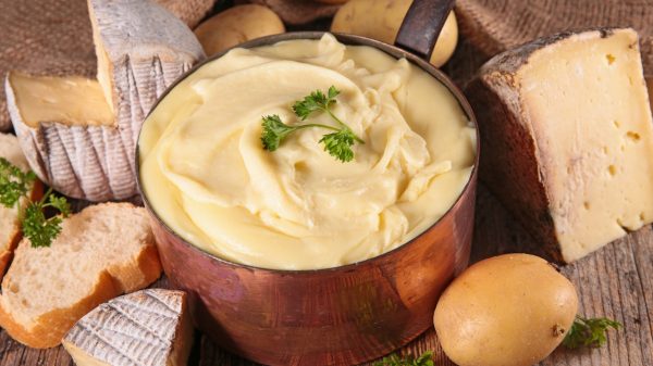 Aligot, een specialiteit uit de Aveyron op basis van schapenkaas