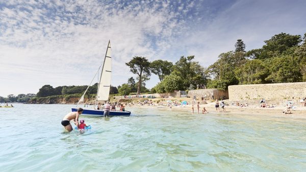 Der Strand von Kerbilouet in Arradon, auf der Seite des Golfs von Morbihan