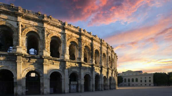 Zonsondergang boven de prachtige arena van Nîmes 
