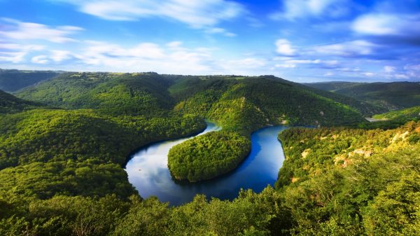 Mäander von Queuille mit langer Belichtung in der Auvergne