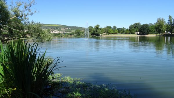 Swimming in the Cournon-d’Auvergne leisure area