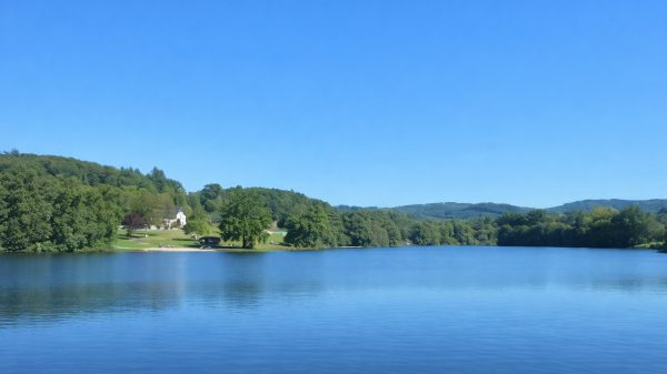 L'étang de Peyrat-le-Château et sa plage