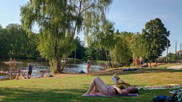 Pause détente et fraîcheur au bord de l'étang Puychaumartin