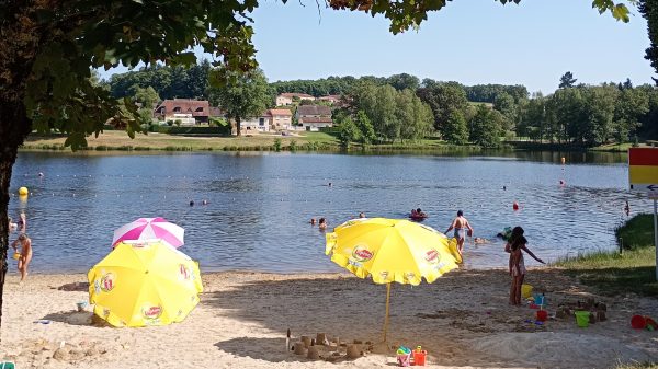 Baignade sur le plan d'eau de la Roche