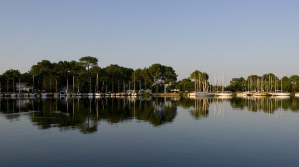 Der Hafen von Maguide am See von Cazaux-Sanguinet