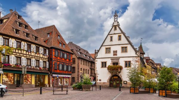 Einer der Plätze im Stadtzentrum von Obernai