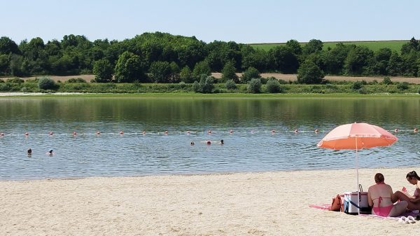 Zwemmen en luieren aan het Lac de Bairon