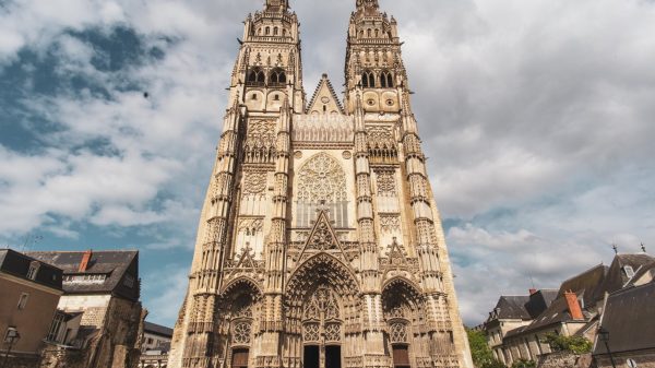 Die majestätische Kathedrale Saint-Gatien 
