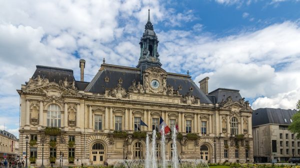 Das Rathaus und seine monumentale Fassade 