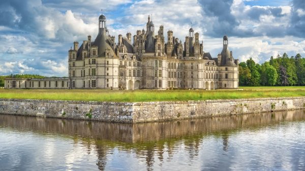 View of the majestic Château de Chambord