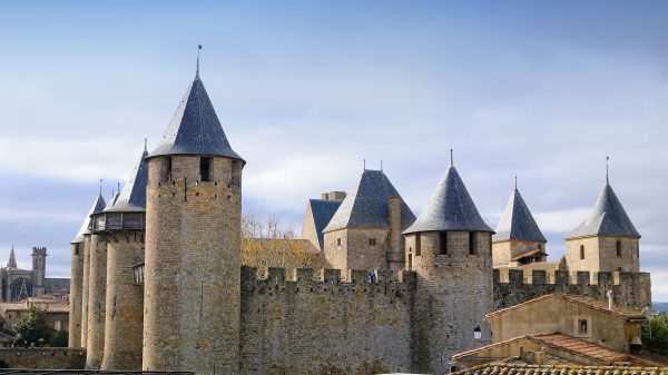 ©AdobeStock Château Comtal