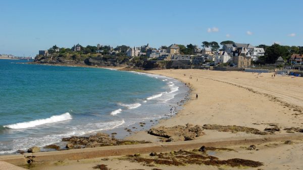 Saint-Enogat’s natural beach