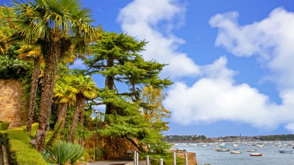 Stroll along the famous Clair de Lune promenade