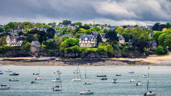Belle Époque villas line the coast of Dinard