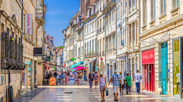 Winkelstraat in het oude Besançon 