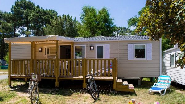 Les mobil-homes grandes capacités du camping