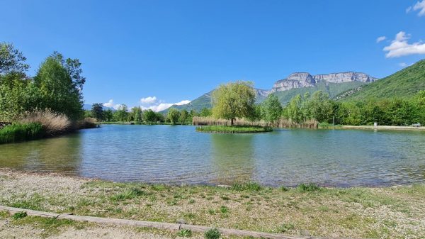 Lago de Challes-les-Eaux, para un baño en la naturaleza