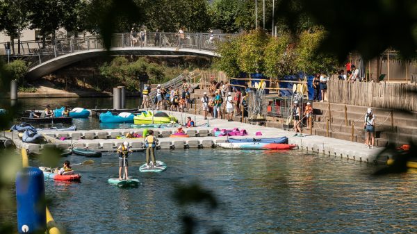 Spots aquatiques aux docks d'été