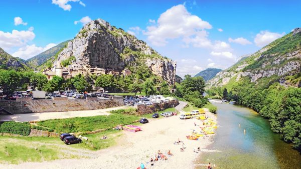La plage au pied de la Malène