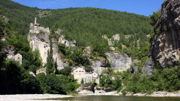 Plage de Castelbouc, au pied du village