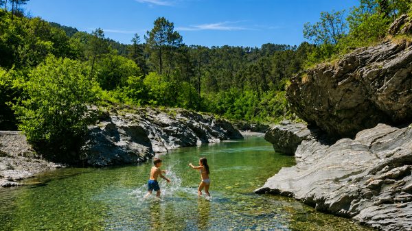 Pause fraicheur dans le Gardon Sainte-Croix