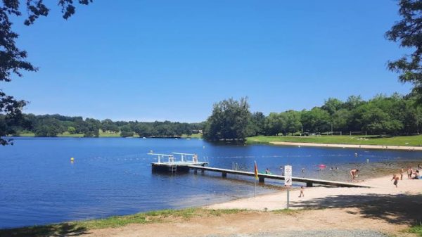 La plage du lac, directement depuis votre camping