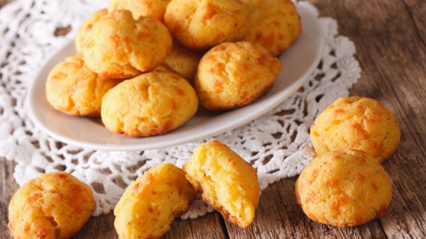 Les gougères au fromage, spécialité de la région Bourgogne-Franche-Comté