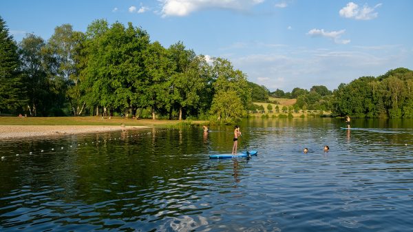 Baignade au lac de Pontcharal à Vigeois