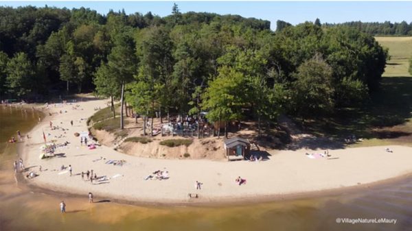 La plage du Maury, côté Liginiac du lac