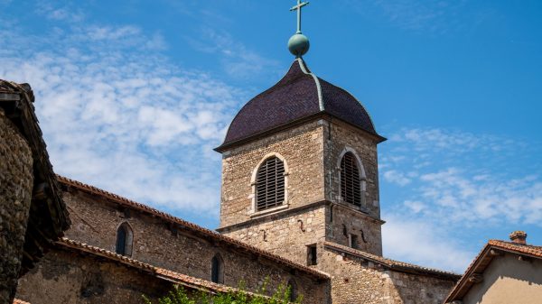 Glockenturm der Kirche Sainte-Marie-Madeleine 