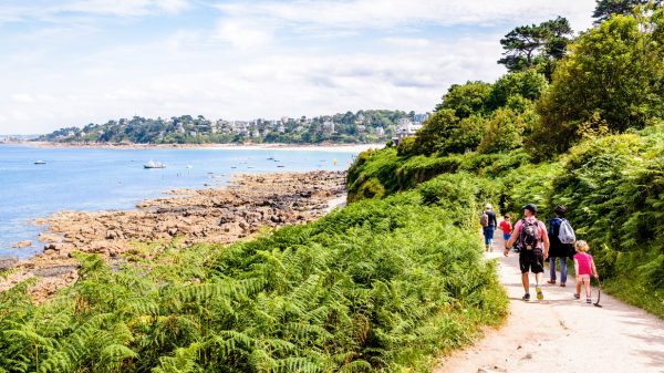 A walk along the Sentier des Douaniers