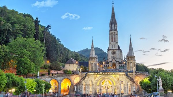 La basilique du Rosaire et ses magnifiques mosaïques au coucher du soleil.