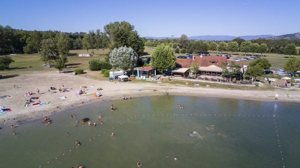 The joy of swimming at Vénérieu Lake 