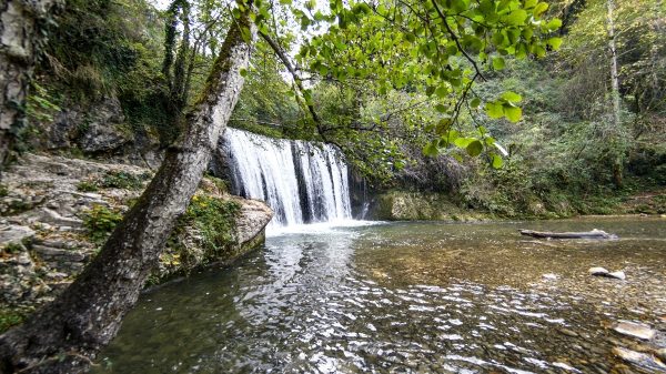 A refreshing break at the foot of the Cascade Blanche