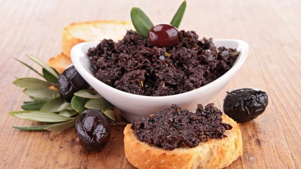 La tapenade d'olive noire, l'une des spécialités de la région 