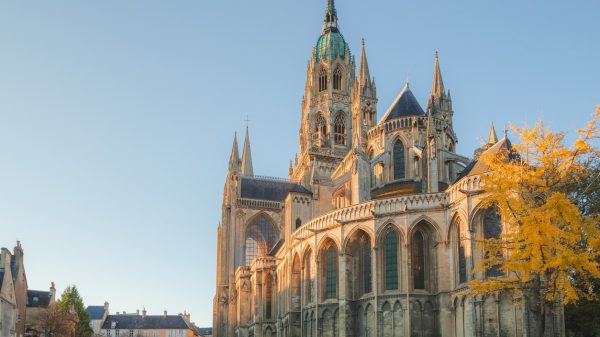 Superbe église Notre Dame de Bayeux au coucher du soleil