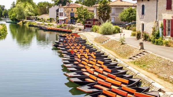 Coulon, Anlegestelle für Boote an der Sèvre-Niortaise im Marais Poitevin